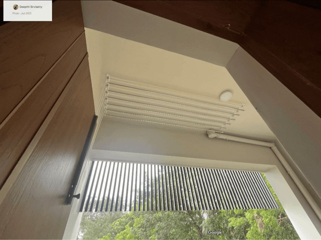 Balcony ceiling cloth hanger