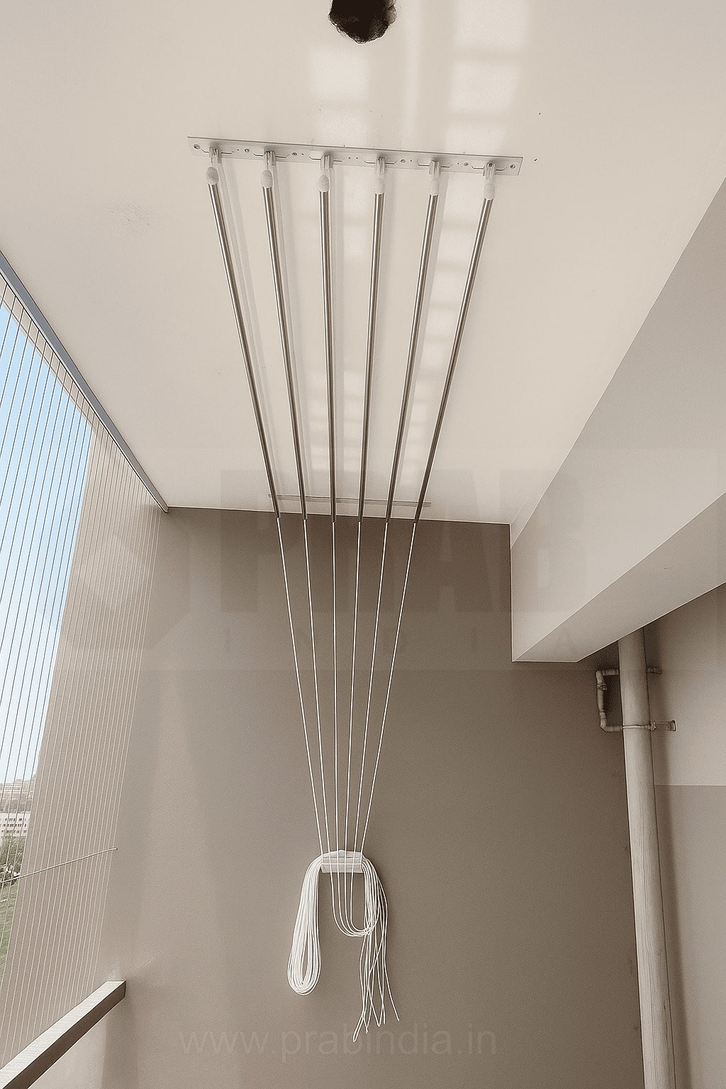 Ceiling clothes drying hanger