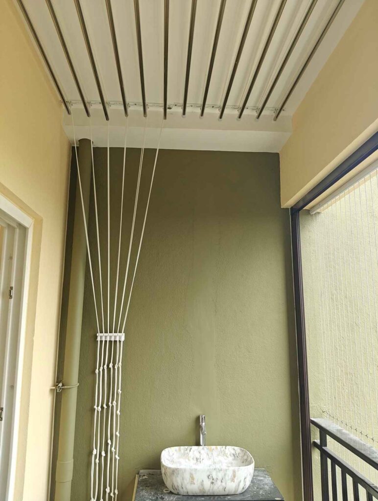 ceiling cloth hanger 1